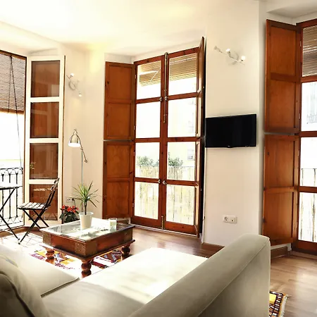 Cozy And Bright Center Apartment *