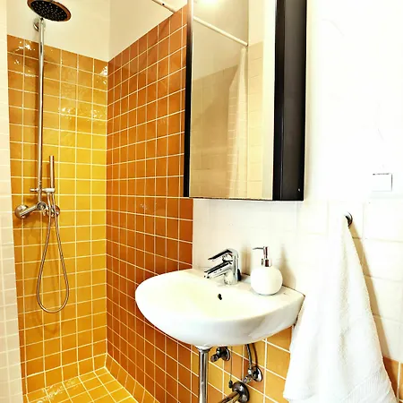 Cozy And Bright Center Apartment *